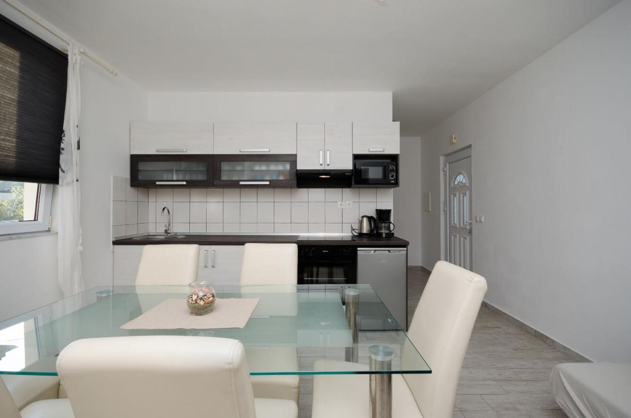 Apartments Toni Banjol Buitenkant foto